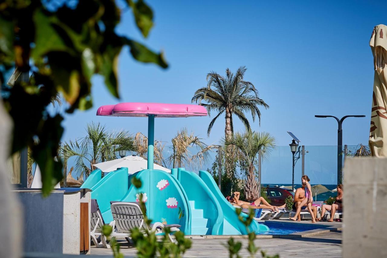 Blue Bamboo Pools And Parking * Mamaia